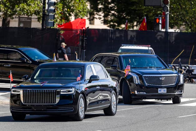 US President Trump and Chinese President Xi visit the National Archives in Washington DC Official vehicles ferry Chinese President Xi Jinping and First Lady of China Peng Liyuan, along with US President Donald Trump and First Lady Melania Trump, to the National Archives in Washington, DC, USA, 25 September 2026. President Xi’s three-day state visit is his first to DC in 11 years. WASHINGTON DC United States  Copyright: xPool ABACAx