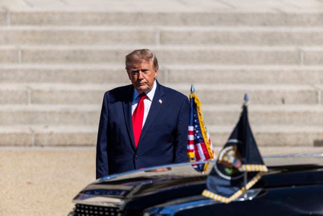 US President Trump and Chinese President Xi visit the National Archives in Washington DC US President Donald Trump waits to escort Chinese President Xi Jinping to the National Archives in Washington, DC, USA, 25 September 2026. President Xi’s three-day state visit is his first to DC in 11 years. WASHINGTON DC United States  Copyright: xPool ABACAx