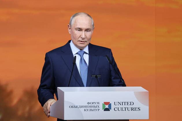 RUSSIA, ST PETERSBURG - SEPTEMBER 25, 2026: Vladimir Putin, President of Russia, addresses participants in the plenary session of the 2026 St Petersburg International United Cultures Forum at the General Staff Building of the State Hermitage Museum. Alexander Kazakov Russian Presidential Press and Information Office TASS  98314331
