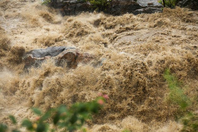 Red Alert Issued In Parts Of Nepal As Landslide Blocks Highways, Water Level Surge High Following Incessant Rainfall Flood water along the Bagmati River is seen from the Chobhar Gorge following heavy rain over two days on September 25, 2026. The Weather Forecasting Division under the Department of Hydrology and Meteorology (DHM) has issued a five-day special weather warning bulletin, urging the public and concerned agencies to remain alert Friday and Saturday as rainfall and weather-related hazards are expected to increase across various parts of the country. In capital Kathmandu, the Bagmati River has swollen and breached its embankments following rainfall of over 36 hours. The DHM has further warned of light to heavy rainfall and weather-  Copyright: xSubaasxShresthax originalFilename: shrestha-redalert260925_npjR0.jpg