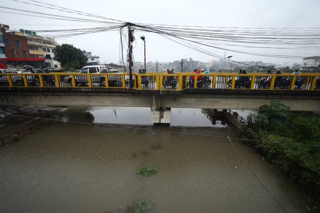 Red Alert Issued In Parts Of Nepal As Landslide Blocks Highways, Water Level Surge High Following Incessant Rainfall Traffic congestion is seen over a bridge connecting Kathmandu and Lalitpur as the swollen Bagmati River inundates a road section on September 25, 2026. The Weather Forecasting Division under the Department of Hydrology and Meteorology (DHM) has issued a five-day special weather warning bulletin, urging the public and concerned agencies to remain alert Friday and Saturday as rainfall and weather-related hazards are expected to increase across various parts of the country. In Kathmandu, the Bagmati River has breached its embankments following rainfall of over 36 hours. The DHM has warned of light to heavy rainfall and weather-r  Copyright: xSubaasxShresthax originalFilename: shrestha-redalert260925_npWWG.jpg
