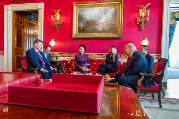 September 25, 2026, Washington, District Of Columbia, USA: Chinese President Xi Jinping, First Lady of China Peng Liyuan, First Lady Melania Trump and US President Donald J. Trump attend a tea in the Red Room at the White House in Washington, DC, USA, 25 September 2026. President Xi™s three-day state visit is his first to DC in 11 years Washington USA - ZUMAs152 20260925_faa_s152_015 Copyright: xShawnxThewx-xPoolxviaxCNPx