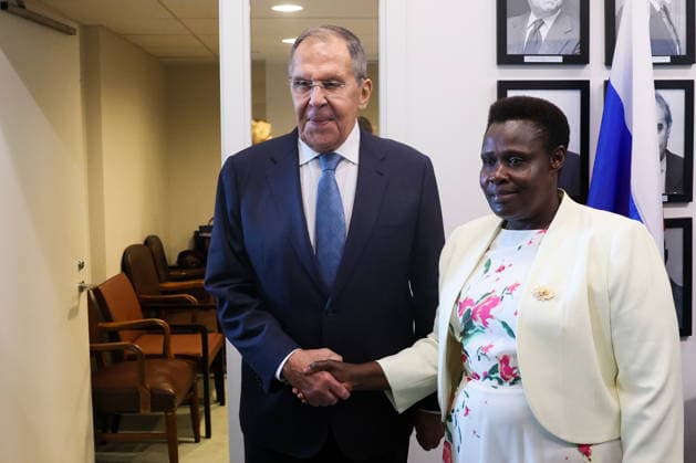 USA, NEW YORK New York City - SEPTEMBER 25, 2026: Russian Foreign Minister Sergei Lavrov (L) and Ugandan PM Jessica Alupo shake hands before a meeting on the sidelines of the 2026 High-level Week as part of the 81st session of the UN General Assembly. Russian Ministry of Foreign Affa New York City USA  - ZUMAt113 20260925_zaa_t113_585 Copyright: xRussianxMinistryxOfxForeignxAffax