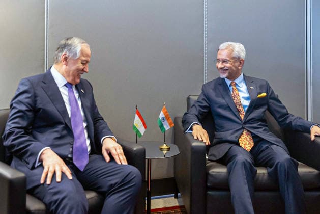 RECORD DATE NOT STATED EAM S. Jaishankar meets Tajikistan FM Sirojiddin Muhriddin New York U.S. , Sep 25 (ANI): External Affairs Minister S. Jaishankar meets Tajikistan Foreign Minister Sirojiddin Muhriddin on the sidelines of the 81st United Nations General Assembly (UNGA81), in New York on Thursday. (@DrSJaishankar X ANI Photo) New York United States of America Copyright: xANIx ANI_20260925006