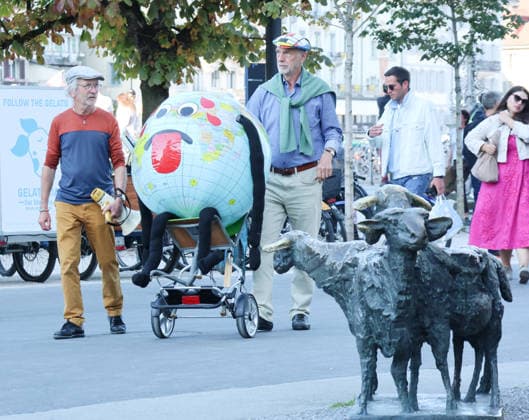 September 25, 2026, City of Lucerne: Demonstration, climate rally in Lucerne against climate change, under the slogan No 50-Degree Summers. Photo: Demonstrators with a globe.