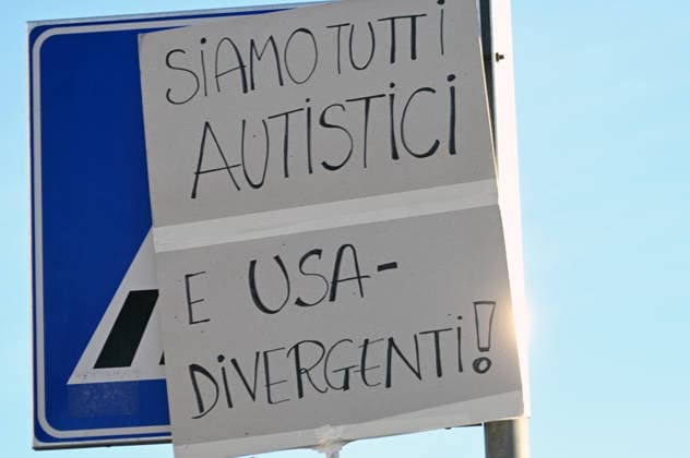 September 25, 2026, Florence, Italia, Italy: Demonstration of Invented Autistic People in Florence, September 25, 2026 Florence Italy  - ZUMAa289 20260925_zia_a289_535 Copyright: xAleandroxBiagiantix xAgfx