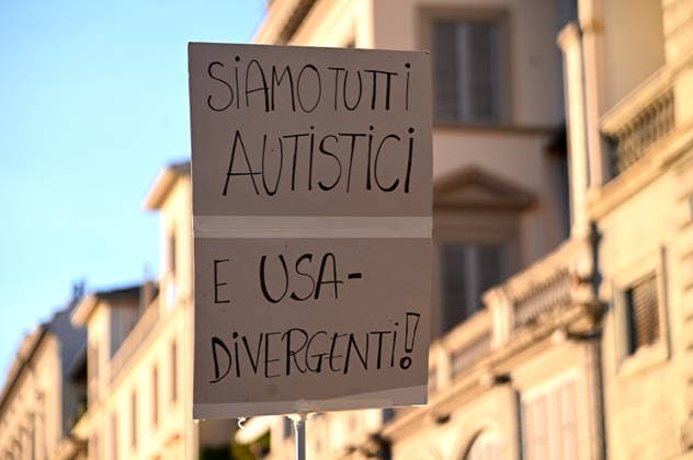 September 25, 2026, Florence, Italia, Italy: Demonstration of Invented Autistic People in Florence, September 25, 2026 Florence Italy  - ZUMAa289 20260925_zia_a289_540 Copyright: xAleandroxBiagiantix xAgfx