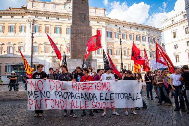 September 25, 2026, Rome, Rm, Italy: Students are taking to the streets to march on Montecitorio - Chamber of Deputies - to protest the new school decree-law issued yesterday by the Meloni government, arguing that the real issues facing schools lie elsewhere. Students call it the Racism Decree because it establishes, among other things, a cap on the number of foreign students per class and bans the wearing of the niqab and burqa during lessons. No to the Racism Decree. Less election campaigning, more funding for schools reads the banner. Rome Italy - ZUMAg256 20260925_znp_g256_007 Copyright: xMarcoxDixGianvitox