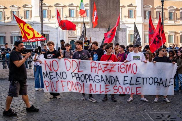 September 25, 2026, Rome, Rm, Italy: Students are taking to the streets to march on Montecitorio - Chamber of Deputies - to protest the new school decree-law issued yesterday by the Meloni government, arguing that the real issues facing schools lie elsewhere. Students call it the Racism Decree because it establishes, among other things, a cap on the number of foreign students per class and bans the wearing of the niqab and burqa during lessons. No to the Racism Decree. Less election campaigning, more funding for schools reads the banner. Rome Italy  - ZUMAg256 20260925_znp_g256_002 Copyright: xMarcoxDixGianvitox