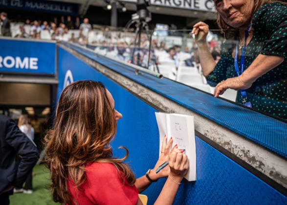 Artificial Intelligence Summit - Marseille Sarah Knafo pictured signing her book before a presidential campaign debate around AI, during second day of Artificial Intelligence Marseille (AIM), a summit concerning AI in stade CEPAC Velodrome de Marseille, France on September 25, 2026. Photo by Laurent Coust ABACAPRESS.COM MARSEILLE France  Copyright: xCoustxLaurent ABACAx