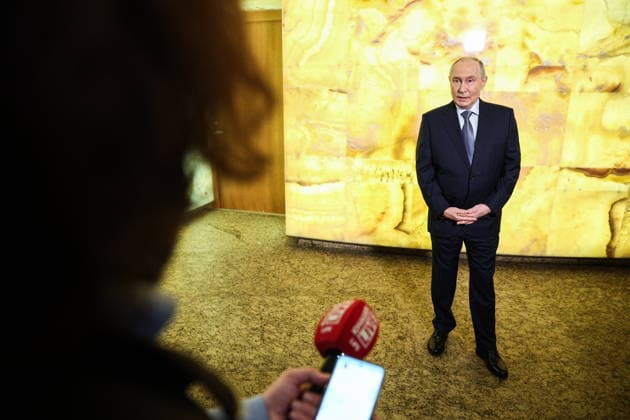 RUSSIA, ST PETERSBURG - SEPTEMBER 25, 2026: Vladimir Putin, President of Russia, appears before the press during the 2026 St Petersburg International United Cultures Forum at the General Staff Building of the State Hermitage Museum St Petersburg Russia  - ZUMAt113 20260925_zaa_t113_682 Copyright: xSofyaxSandurskayax