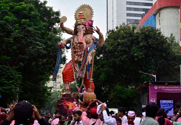 MUMBAI, INDIA - SEPTEMBER 25: Lord Ganesh immersion procession at Khetwadi on September 25, 2026 in Mumbai, India. (Photo by Anshuman Poyrekar Hindustan Times) Lord Ganesh Idol Immersion In Mumbai