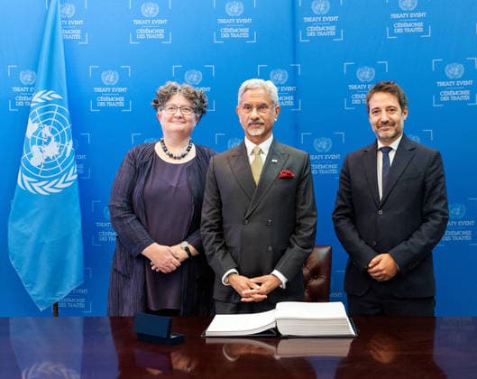 RECORD DATE NOT STATED EAM S. Jaishankar signs the UN Convention against Cybercrime New York U.S. , Sep 25 (ANI): External Affairs Minister S. Jaishankar signs the UN Convention against Cybercrime on the sidelines of the 81st United Nations General Assembly (UNGA81), in New York on Thursday. (@DrSJaishankar X ANI Photo) New York USA Copyright: xANIx ANI_20260925437