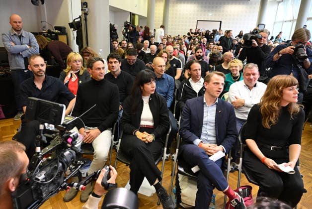 Die Linke Berlin Party Conference in Berlin BERLIN, GERMANY - SEPTEMBER 25: Party members take part in the extraordinary session of the 10th State Party Congress of the Die Linke (The Left Party) to assess the election results in Berlin on September 25, 2026. Mayor candidate Elif Eralp also took part in the conference. Volodymyr Sindieiev Anadolu Berlin Germany. Editorial use only. Please get in touch for any other usage.  Copyright: x2026xAnadoluxVolodymyrxSindieievx