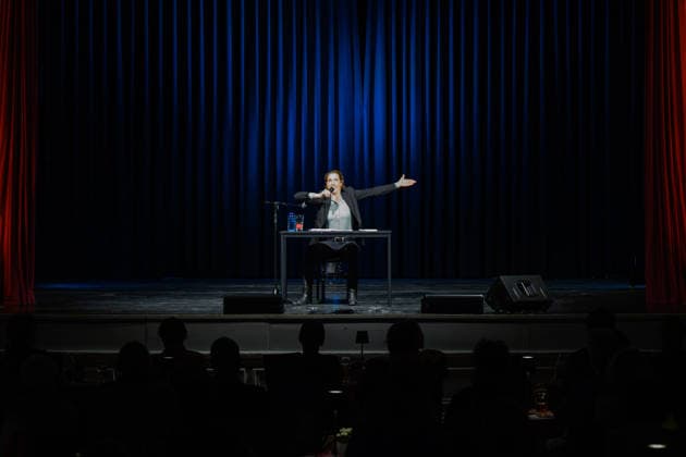 Christine Prayon at the Kulturbeutel Festival in Speyer, Speyer, Germany, September 25, 2026. Cabaret artist Christine Prayon stands on stage in front of the audience with her arm outstretched during her Farewell Tour show at the opening of the Kulturbeutel Festival in the Alter Stadtsaal.
