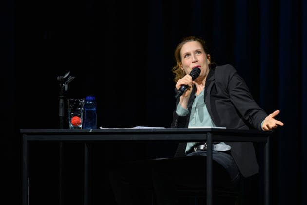 Christine Prayon at the Kulturbeutel Festival in Speyer, Speyer, Germany, September 25, 2026. Cabaret artist Christine Prayon makes a questioning gesture during her show *Abschiedstour* at the opening of the Kulturbeutel Festival in the Alter Stadtsaal.