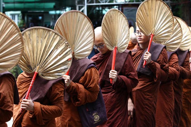 September 25, 2026, Yangon, Yangon Region, Myanmar: Buddhist monks carrying palm fronds arrive during the state-level funeral ceremony for Venerable Bhaddanta Janakabhivamsa, Presiding Abbot of Chan Myay Yeiktha monastery, in Yangon. Venerable Chanmyay Yeiktha Sayadaw Bhaddanta Janaka Bhivamsa, who established monastery branches in major cities across Myanmar and meditation centres in Thailand, South Africa, and the US, passed away at 11:03 a.m. on 19 September at the age of 99, having observed 79 vass. Yangon Myanmar  - ZUMAn324 20260925_zip_n324_001 Copyright: xAyexMyaxNaingx