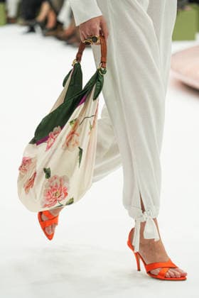 IPA88969542 - Milan, Milan Women™s Fashion Week Spring Summer 2027 - Women™s Fashion, Spring Summer 2027 - Luisa Spagnoli fashion show - runway in the photo: close-up of a handbag  Copyright: xRiccardoxGIordanox xRiccardoxGiordano IPAx IPA88969542