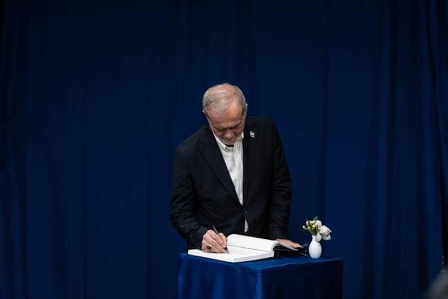 September 25, 2026, Bronx, New York, USA: Dr. Masoud Pezeshkian, President of Islamic Republic of Iran signs guest book as he meets with The Secretary-General Antonio Guterres at United Nations Headquarters in New York, NY on September 25, 2026. Bronx USA - ZUMAr339 20260925_znp_r339_041 Copyright: xLevxRadinx