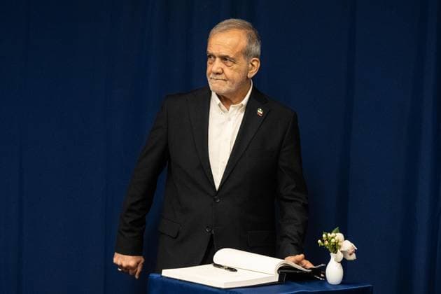 September 25, 2026, Bronx, New York, USA: Dr. Masoud Pezeshkian, President of Islamic Republic of Iran signs guest book as he meets with The Secretary-General Antonio Guterres at United Nations Headquarters in New York, NY on September 25, 2026. Bronx USA - ZUMAr339 20260925_znp_r339_044 Copyright: xLevxRadinx