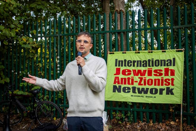 Liam Mullany talks to supporters after court proceedings Filton 25 Woolwich Crown Court, London, 25 September 2026 Liam Mullany talks to Supporters of the Filton 25 gathered outside Woolwich Crown Court in London during ongoing proceedings involving activists accused of involvement in the August 2024 raid on an Elbit Systems facility in Filton, near Bristol. The defendants are accused of taking part in an action that caused extensive damage at the arms manufacturer™s site. Demonstrators gathered outside the court showing solidarity with those facing prosecution., Credit:Zak Irfan Avalon  Copyright: xZakxIrfanx xAvalonx 1138176562