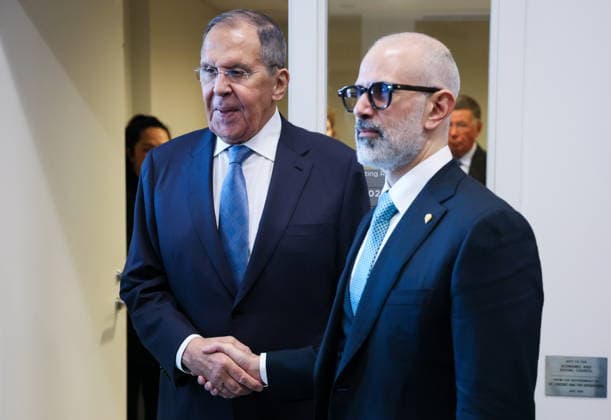 USA, NEW YORK CITY - SEPTEMBER 25, 2026: Sergei Lavrov (L), Russia s Foreign Minister, and his counterpart Jarrah Jaber Al-Ahmad Al-Sabah of Kuwait shake hands during a meeting on the sidelines of the 2026 High-level Week as part of the 81st session of the UN General Assembly. Alexander Shcherbak TASS  98322701