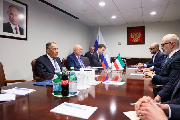 USA, NEW YORK CITY - SEPTEMBER 25, 2026: Sergei Lavrov (L), Russia s Foreign Minister, and his counterpart Jarrah Jaber Al-Ahmad Al-Sabah (R) of Kuwait hold a meeting on the sidelines of the 2026 High-level Week as part of the 81st session of the UN General Assembly. Alexander Shcherbak TASS  98322949