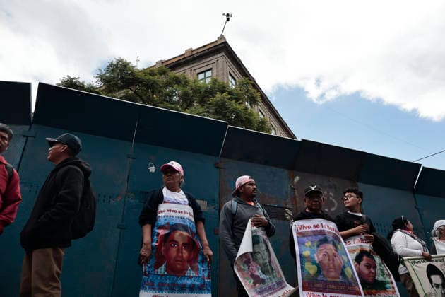 September 25, 2026, Mexico City, Cdmx, Mexico: In the framework of the commemoration of the 12th anniversary of the forced disappearance of the 43 Normalistas of the Rural Normal School Raul Isidro Burgos of Ayotzinapa, Guerrero, parents of students, family members and groups demonstrated outside the Supreme Court of Justice of the Nation (SCJN), which is located next to the National Palace, official residence of President Claudia Sheimbaum. This act of protest aims to demand the solution of the case of the students, stop covering up the army, the government agencies and at the same time demand punishment of all those related to organized crime directly or indirectly who participated in the crime that after twelve years has the young peop - ZUMAp204 20260925_zip_p204_016 Copyright: xJosuexPerezx