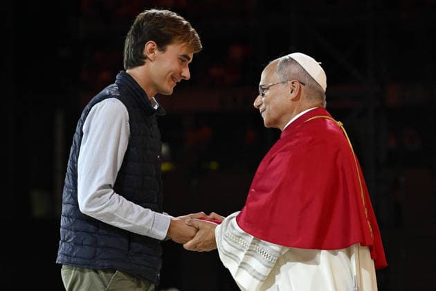 Pope Leo XIV At Prayer Vigil With Young People At The Stade De France - Paris Pope Leo XIV presides at a Prayer Vigil with 80 000 Young People at the Stade de France in Paris, France on September 25, 2026 on the first day of his four-day Apostolic Journey to France. Photo by (EV) Simone Risoluti Vatican Media ABACAPRESS.COM Paris France  Copyright: xABACAx