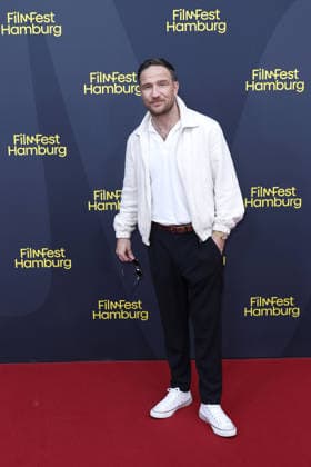 Frederick Lau attends the premiere of *Nachtschicht: Sterben verboten* on September 25, 2026, during the 34th Film Festival in Hamburg, Germany. *Nachtschicht* premiere during the 34th Film Festival in Hamburg, Germany