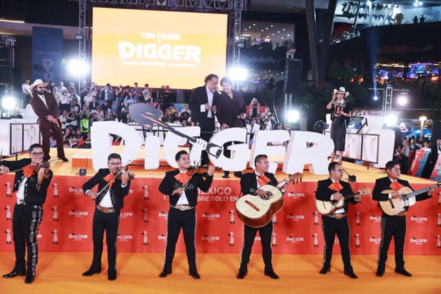 ?Tom Cruise and director Alejandro Gonzalez Inarritu attend Digger fan event in Mexico MEXICO CITY, MEXICO - SEPTEMBER 25: Mexican filmmaker Alejandro Gonzalez Inarritu and US actor Tom Cruise attend a fan event for the promotion of the film Digger at Parque Toreo, in Mexico City, Mexico on September 25, 2026. This film, directed by Mexican filmmaker Alejandro Gonzalez Inarritu and starring Cruise, marks their first cinematic collaboration. Daniel Cardenas Anadolu Mexico City Mexico. Editorial use only. Please get in touch for any other usage.  Copyright: x2026xAnadoluxDanielxCardenasx