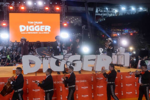 September 25, 2026, Mexico City, Mexico: US actor TOM CRUISE and Mexican filmmaker ALEJANDRO GONZALEZ INARRITU present Digger in Mexico City during an event with media and fans at Parque Toreo. The film, starring CRUISE and directed by INARRITU, marks their first collaboration and brought the cast together with press and audiences. Mexico City Mexico - ZUMAl178 20260925_znp_l178_092 Copyright: xCristianxLeyvax
