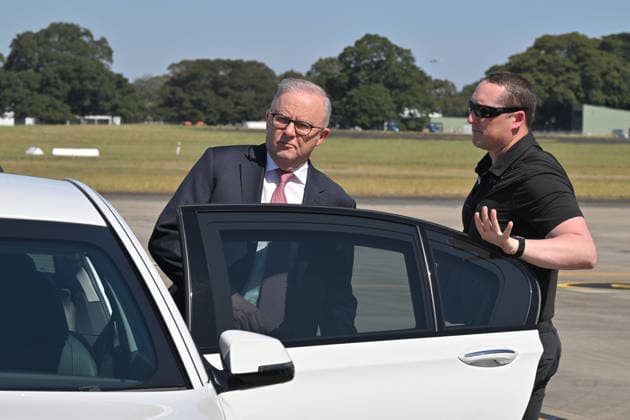 ANTHONY ALBANESE AIRPORT ARRIVAL, Prime Minister Anthony Albanese arrives back in Sydney after attending the United Nations General Assembly in New York, Saturday, September 26, 2026. ( NO ARCHIVING SYDNEY NSW Australia  Copyright: xMICKxTSIKASx 20260926140289683761