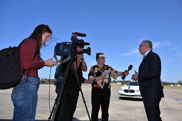 ANTHONY ALBANESE AIRPORT ARRIVAL, Prime Minister Anthony Albanese speaks to the media as he arrives in Sydney after attending the United Nations General Assembly in New York, Saturday, September 26, 2026. ( NO ARCHIVING SYDNEY NSW Australia  Copyright: xMICKxTSIKASx 20260926166574955575
