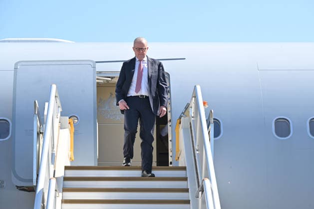 ANTHONY ALBANESE AIRPORT ARRIVAL, Prime Minister Anthony Albanese arrives back in Sydney after attending the United Nations General Assembly in New York, Saturday, September 26, 2026. ( NO ARCHIVING SYDNEY NSW Australia  Copyright: xMICKxTSIKASx 20260926185873014836