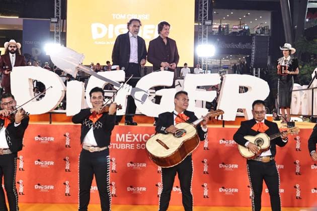 September 25, 2026, Ciudad De Mexico, Ciudad De Mexico, Mexico: TO - 45249 - Mexico City - 09 25 2026 - El actor Tom Cruise and the director, Alejandro Gonzalez Inarritu, during the red carpet of the movie - Digger -, at Parque Plaza Toreo, in Mexico City. Clasos photo Ciudad De Mexico Mexico - ZUMAcs4_ 20260925_faa_cs4_156 Copyright: xAlfonsoxManzanox