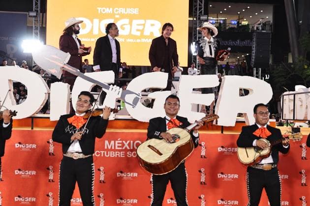 September 25, 2026, Ciudad De Mexico, Ciudad De Mexico, Mexico: TO - 45249 - Mexico City - 09 25 2026 - El actor Tom Cruise and the director, Alejandro Gonzalez Inarritu, during the red carpet of the movie - Digger -, at Parque Plaza Toreo, in Mexico City. Clasos photo Ciudad De Mexico Mexico - ZUMAcs4_ 20260925_faa_cs4_139 Copyright: xAlfonsoxManzanox
