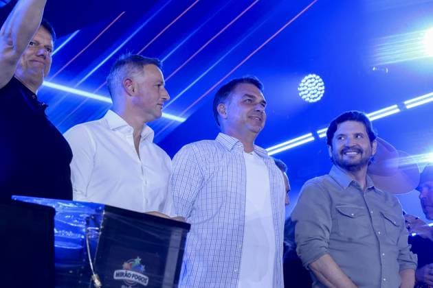 RECORD DATE NOT STATED Flavio Bolsonaro and Tarcisio de Freitas participate in the Jaguariuna rodeo in Sao Paulo. Jaguariuna (SP), 09 25 2026 2026 elections rodeo Presidential candidate Flavio Bolsonaro (PL) and the governor of Sao Paulo, Tarcisio de Freitas (Republicanos), participate in the Jaguariuna Rodeo Festival, this Friday (25), in Jaguariuna, in the interior of Sao Paulo. They are accompanied by the candidates for the Senate for Sao Paulo Andre do Prado (PL) and Guilherme Derrite (PP).(Foto: Leco Viana Thenews2 imago images) Flavio Bolsonaro and Tarcisio de Freitas participate in the Jaguariuna rodeo in Sao Paulo.  Copyright: xLecoxVianax