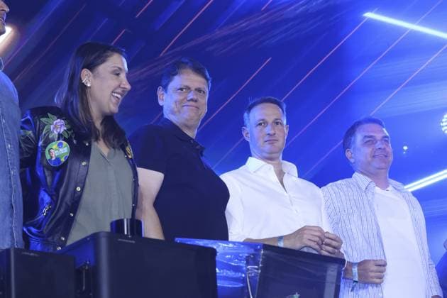 RECORD DATE NOT STATED Flavio Bolsonaro and Tarcisio de Freitas participate in the Jaguariuna rodeo in Sao Paulo. Jaguariuna (SP), 09 25 2026 2026 elections rodeo Presidential candidate Flavio Bolsonaro (PL) and the governor of Sao Paulo, Tarcisio de Freitas (Republicanos), participate in the Jaguariuna Rodeo Festival, this Friday (25), in Jaguariuna, in the interior of Sao Paulo. They are accompanied by the candidates for the Senate for Sao Paulo Andre do Prado (PL) and Guilherme Derrite (PP).(Foto: Leco Viana Thenews2 imago images) Flavio Bolsonaro and Tarcisio de Freitas participate in the Jaguariuna rodeo in Sao Paulo.  Copyright: xLecoxVianax