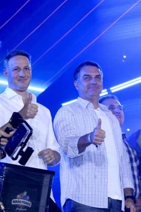 RECORD DATE NOT STATED Flavio Bolsonaro and Tarcisio de Freitas participate in the Jaguariuna rodeo in Sao Paulo. Jaguariuna (SP), 09 25 2026 2026 elections rodeo Presidential candidate Flavio Bolsonaro (PL) and the governor of Sao Paulo, Tarcisio de Freitas (Republicanos), participate in the Jaguariuna Rodeo Festival, this Friday (25), in Jaguariuna, in the interior of Sao Paulo. They are accompanied by the candidates for the Senate for Sao Paulo Andre do Prado (PL) and Guilherme Derrite (PP).(Foto: Leco Viana Thenews2 imago images) Flavio Bolsonaro and Tarcisio de Freitas participate in the Jaguariuna rodeo in Sao Paulo.  Copyright: xLecoxVianax