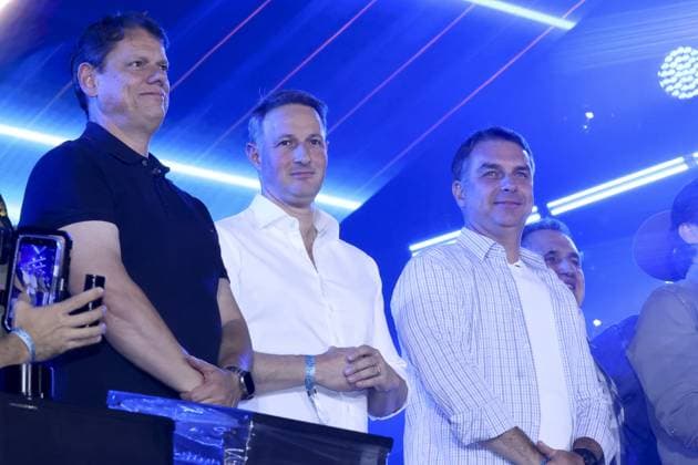 RECORD DATE NOT STATED Flavio Bolsonaro and Tarcisio de Freitas participate in the Jaguariuna rodeo in Sao Paulo. Jaguariuna (SP), 09 25 2026 2026 elections rodeo Presidential candidate Flavio Bolsonaro (PL) and the governor of Sao Paulo, Tarcisio de Freitas (Republicanos), participate in the Jaguariuna Rodeo Festival, this Friday (25), in Jaguariuna, in the interior of Sao Paulo. They are accompanied by the candidates for the Senate for Sao Paulo Andre do Prado (PL) and Guilherme Derrite (PP).(Foto: Leco Viana Thenews2 imago images) Flavio Bolsonaro and Tarcisio de Freitas participate in the Jaguariuna rodeo in Sao Paulo.  Copyright: xLecoxVianax