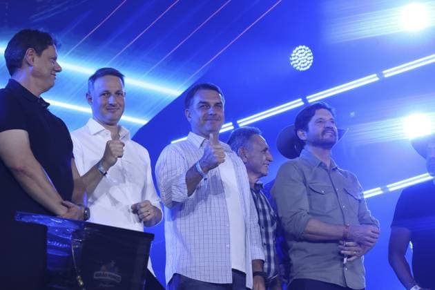 RECORD DATE NOT STATED Flavio Bolsonaro and Tarcisio de Freitas participate in the Jaguariuna rodeo in Sao Paulo. Jaguariuna (SP), 09 25 2026 2026 elections rodeo Presidential candidate Flavio Bolsonaro (PL) and the governor of Sao Paulo, Tarcisio de Freitas (Republicanos), participate in the Jaguariuna Rodeo Festival, this Friday (25), in Jaguariuna, in the interior of Sao Paulo. They are accompanied by the candidates for the Senate for Sao Paulo Andre do Prado (PL) and Guilherme Derrite (PP).(Foto: Leco Viana Thenews2 imago images) Flavio Bolsonaro and Tarcisio de Freitas participate in the Jaguariuna rodeo in Sao Paulo.  Copyright: xLecoxVianax