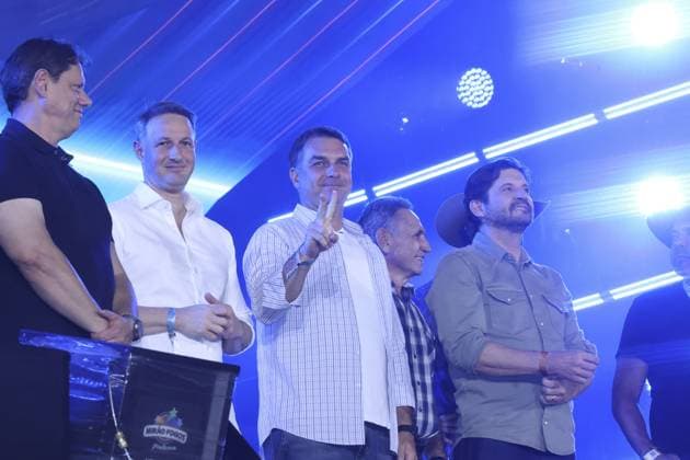 RECORD DATE NOT STATED Flavio Bolsonaro and Tarcisio de Freitas participate in the Jaguariuna rodeo in Sao Paulo. Jaguariuna (SP), 09 25 2026 2026 elections rodeo Presidential candidate Flavio Bolsonaro (PL) and the governor of Sao Paulo, Tarcisio de Freitas (Republicanos), participate in the Jaguariuna Rodeo Festival, this Friday (25), in Jaguariuna, in the interior of Sao Paulo. They are accompanied by the candidates for the Senate for Sao Paulo Andre do Prado (PL) and Guilherme Derrite (PP).(Foto: Leco Viana Thenews2 imago images) Flavio Bolsonaro and Tarcisio de Freitas participate in the Jaguariuna rodeo in Sao Paulo.  Copyright: xLecoxVianax