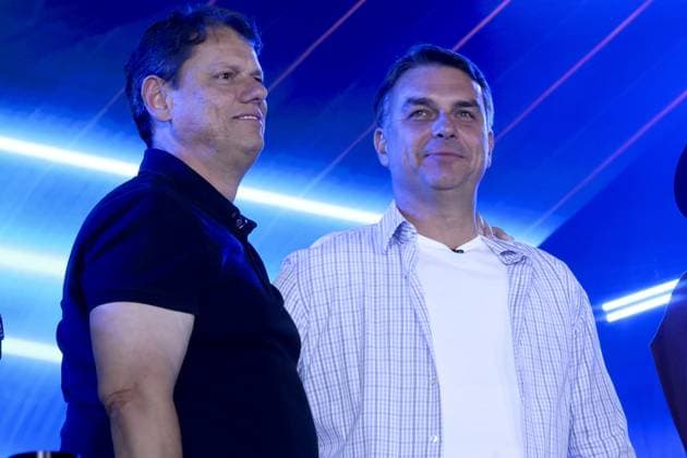 RECORD DATE NOT STATED Flavio Bolsonaro and Tarcisio de Freitas participate in the Jaguariuna rodeo in Sao Paulo. Jaguariuna (SP), 09 25 2026 2026 elections rodeo Presidential candidate Flavio Bolsonaro (PL) and the governor of Sao Paulo, Tarcisio de Freitas (Republicanos), participate in the Jaguariuna Rodeo Festival, this Friday (25), in Jaguariuna, in the interior of Sao Paulo. They are accompanied by the candidates for the Senate for Sao Paulo Andre do Prado (PL) and Guilherme Derrite (PP).(Foto: Leco Viana Thenews2 imago images) Flavio Bolsonaro and Tarcisio de Freitas participate in the Jaguariuna rodeo in Sao Paulo.  Copyright: xLecoxVianax