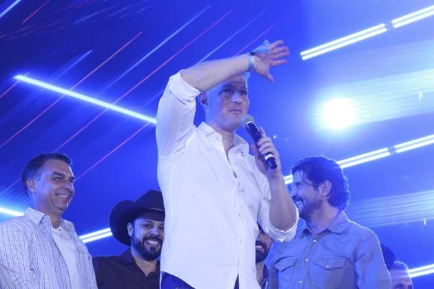 RECORD DATE NOT STATED Flavio Bolsonaro and Tarcisio de Freitas participate in the Jaguariuna rodeo in Sao Paulo. Jaguariuna (SP), 09 25 2026 2026 elections rodeo Presidential candidate Flavio Bolsonaro (PL) and the governor of Sao Paulo, Tarcisio de Freitas (Republicanos), participate in the Jaguariuna Rodeo Festival, this Friday (25), in Jaguariuna, in the interior of Sao Paulo. They are accompanied by the candidates for the Senate for Sao Paulo Andre do Prado (PL) and Guilherme Derrite (PP).(Foto: Leco Viana Thenews2 imago images) Flavio Bolsonaro and Tarcisio de Freitas participate in the Jaguariuna rodeo in Sao Paulo.  Copyright: xLecoxVianax