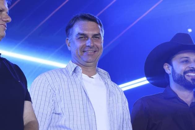 RECORD DATE NOT STATED Flavio Bolsonaro and Tarcisio de Freitas participate in the Jaguariuna rodeo in Sao Paulo. Jaguariuna (SP), 09 25 2026 2026 elections rodeo Presidential candidate Flavio Bolsonaro (PL) and the governor of Sao Paulo, Tarcisio de Freitas (Republicanos), participate in the Jaguariuna Rodeo Festival, this Friday (25), in Jaguariuna, in the interior of Sao Paulo. They are accompanied by the candidates for the Senate for Sao Paulo Andre do Prado (PL) and Guilherme Derrite (PP).(Foto: Leco Viana Thenews2 imago images) Flavio Bolsonaro and Tarcisio de Freitas participate in the Jaguariuna rodeo in Sao Paulo.  Copyright: xLecoxVianax