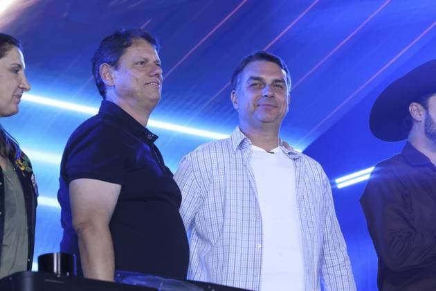 RECORD DATE NOT STATED Flavio Bolsonaro and Tarcisio de Freitas participate in the Jaguariuna rodeo in Sao Paulo. Jaguariuna (SP), 09 25 2026 2026 elections rodeo Presidential candidate Flavio Bolsonaro (PL) and the governor of Sao Paulo, Tarcisio de Freitas (Republicanos), participate in the Jaguariuna Rodeo Festival, this Friday (25), in Jaguariuna, in the interior of Sao Paulo. They are accompanied by the candidates for the Senate for Sao Paulo Andre do Prado (PL) and Guilherme Derrite (PP).(Foto: Leco Viana Thenews2 imago images) Flavio Bolsonaro and Tarcisio de Freitas participate in the Jaguariuna rodeo in Sao Paulo.  Copyright: xLecoxVianax