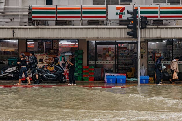 September 26, 2026, Thailand: People move along a flooded street in front of a 7 11 due to heavy rain in Bangkok, Thailand, Saturday, September 26, 2026. All 50 districts of Bangkok have been declared disaster areas and residents along canal areas have been advised to move to higher ground. Thailand - ZUMAm249 20260926_zip_m249_007 Copyright: xAndrexMalerbax