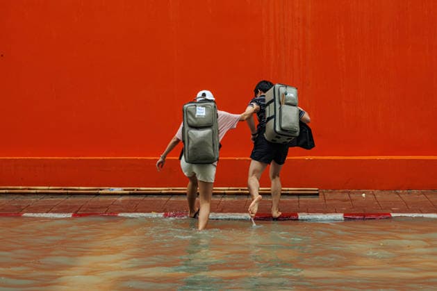 September 26, 2026, Thailand: Tourists carry luggage on a flooded street due to heavy rain in Bangkok, Thailand, Saturday, September 26, 2026. All 50 districts of Bangkok have been declared disaster areas and residents along canal areas have been advised to move to higher ground. Thailand - ZUMAm249 20260926_zip_m249_024 Copyright: xAndrexMalerbax