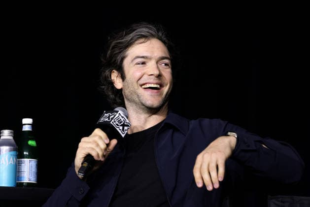 September 25, 2026, Salt Lake City, Utah, USA: Actor ETHAN PECK speaks at the 2026 FanX Salt Lake City at the Salt Palace Convention Center. Salt Lake City USA - ZUMAg247 20260925_znp_g247_054 Copyright: xGagexSkidmorex